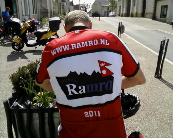Bas fietst voor het goede doel Stichting Ramro