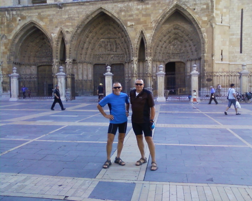 Joost en Wim bij de kathedraal van León