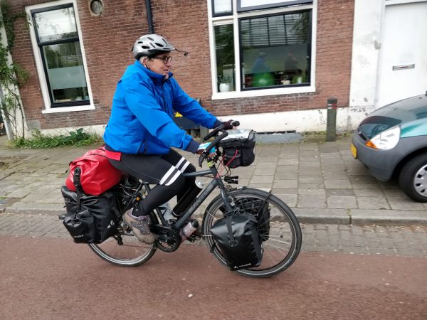 Alvast oefenen met links fietsen